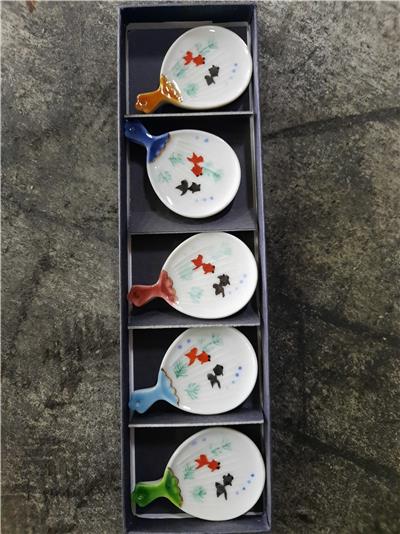 日本出口「清水燒筷架組5入」容器具-溶出試驗不符規定